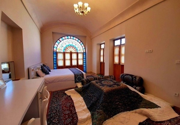 فضای داخلی اتاق ها اقامتگاه سنتی یاسمین راهب کاشان
